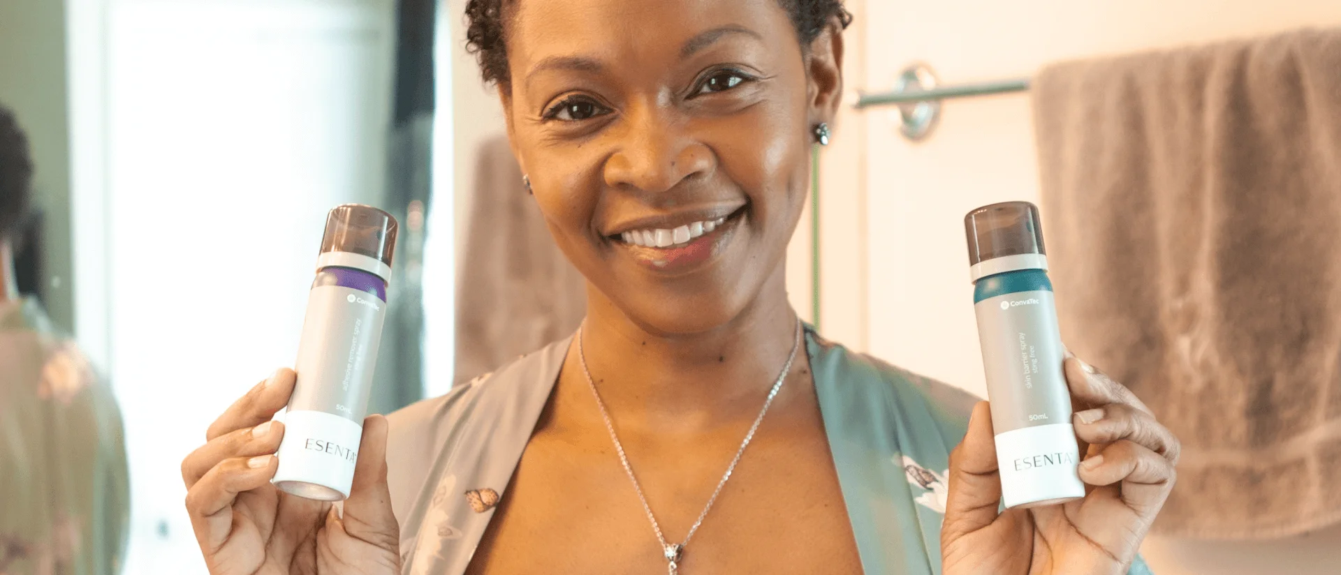 une femme souriante
